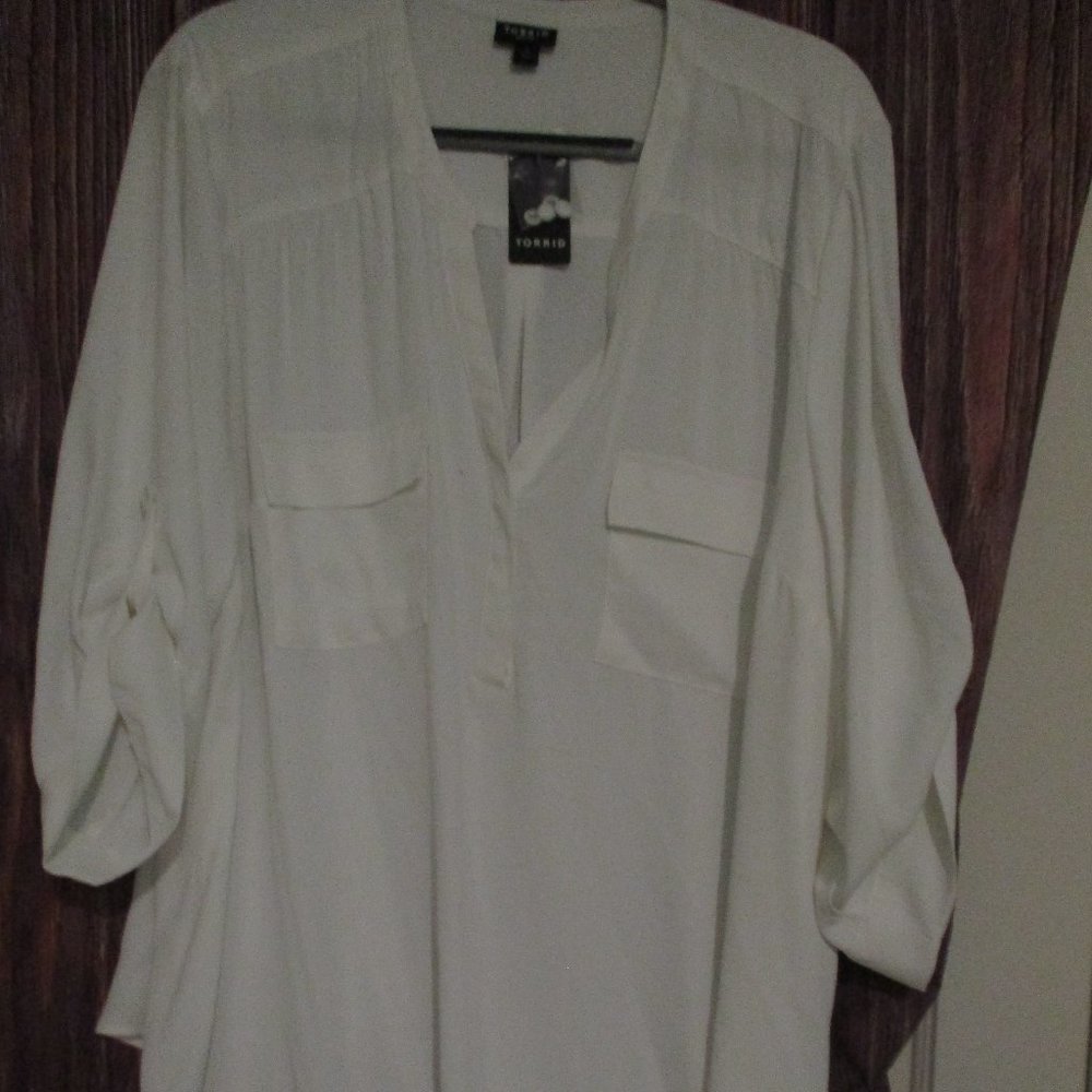 Torrid size 3 NWT white Harper GREAT BASIC must have wardrobe staple grab it now
